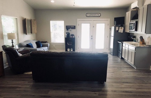 Boerne Maison | La petite grange rouge en ville