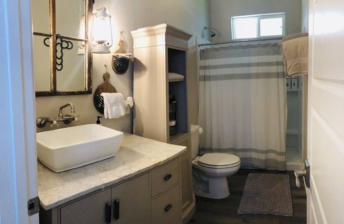 Boerne Maison | La petite grange rouge en ville