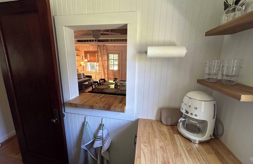 Baiting Hollow Cottage | The Little Red Cottage - A cozy home steps away from private beach & wine trail.