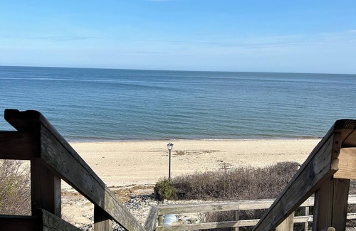 Baiting Hollow Cottage | The Little Red Cottage - A cozy home steps away from private beach & wine trail.