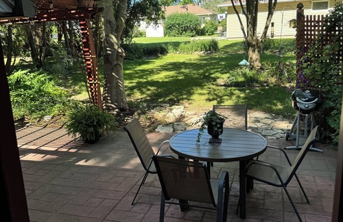 Grundy Center Maison | The Little Red Cottage is 1-bedroom on Main Level with access to the main floor