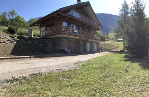Navette Appartement | The little shuttle with a view of the mountains