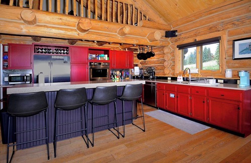 Crested Butte Maison | "The Lodge" 5BD/5BA, hot tub, pet friendly!