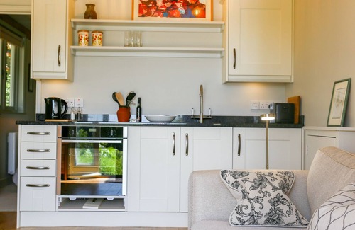Malmesbury Cottage | THE LODGE AT MORTONS, romantique à Malmesbury, Réf 1012693