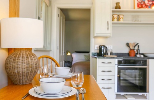 Malmesbury Cottage | THE LODGE AT MORTONS, romantique à Malmesbury, Réf 1012693