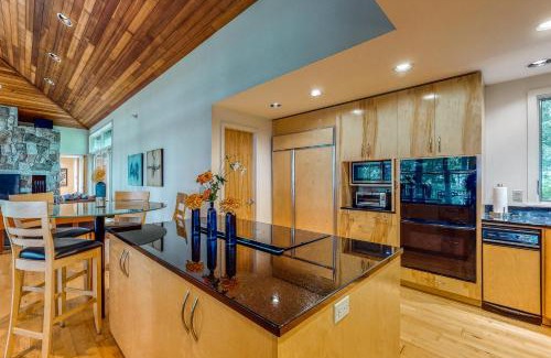 Kittery Point Maison | The Lodge at Seapoint Beach