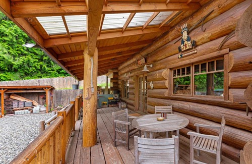 Carnation Maison | The Lodge in the Valley of the Moon