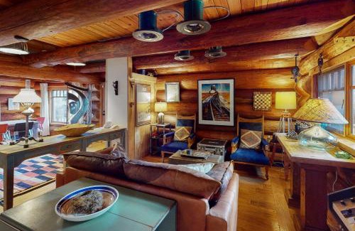 Carnation Maison | The Lodge in the Valley of the Moon