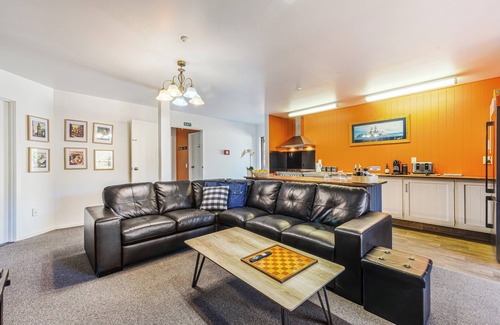Waikawa Bay Maison | The Lodge - Picton Holiday Home