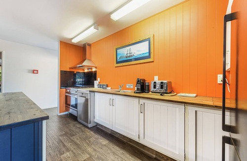 Waikawa Bay Maison | The Lodge - Picton Holiday Home