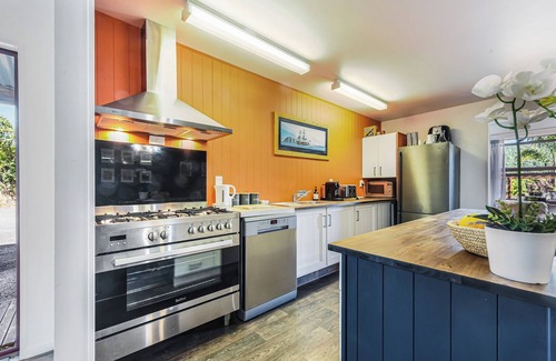 Waikawa Bay Maison | The Lodge - Picton Holiday Home