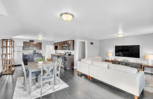 Middlebury Maison | The Loft 3BR Apartment with Scenic Deck