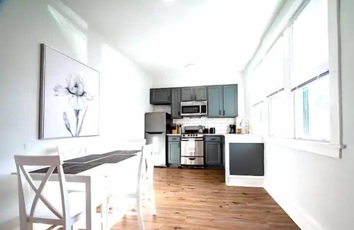Wilmington Appartement | The Loft at Gilpin Place*King Bed*Trolley Square! by RedAwning