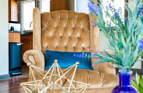 South Pittsburg Maison | The Loft - Lounge with Grill and Hot Tub!