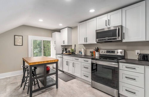 Cliff - Cannon Maison | The Loft on 13th~Modern & Cozy!