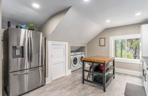 Cliff - Cannon Maison | The Loft on 13th~Modern & Cozy!