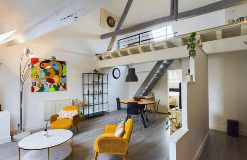 Old Town Appartement | The Loft Under the Roofs - Near the Train Station