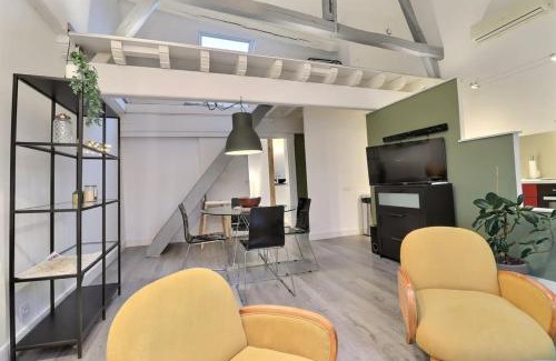 Old Town Appartement | The Loft Under the Roofs - Near the Train Station