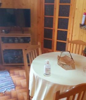 Melissourgoi Maison | The log house in the village