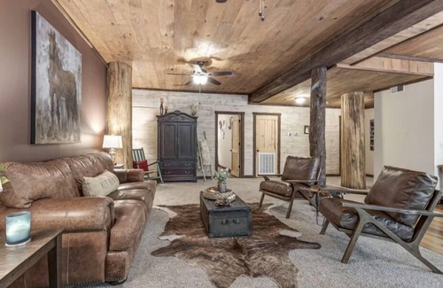 Cottontown Cabine | The Log Palace Private Guest Suite by RedAwning