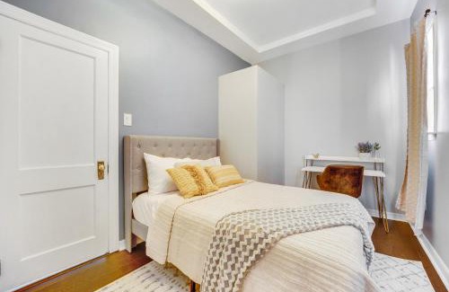 Avondale Maison | The Logandale: HUGE Mid-Century Home, sleeps 15