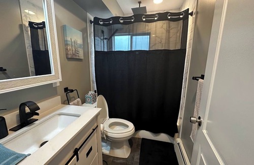 Long Beach Appartement | The Long Beach Gem is a Cozy 3-bedroom apt with a 5min walk to the beach