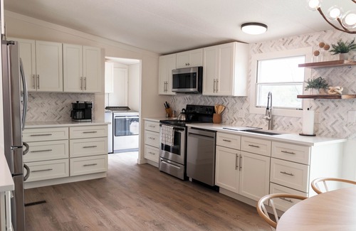 Lake Bridgeport Maison | The Lookout at Lakewood, Lakefront Paradise with Ultimate Entertainment, Hot Tub and Dock