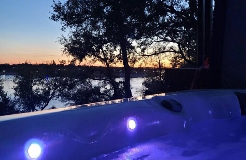 Lake Bridgeport Maison | The Lookout at Lakewood, Lakefront Paradise with Ultimate Entertainment, Hot Tub and Dock