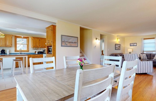 Camp Ellis Maison | The Lookout by Bayley Vacation Rentals