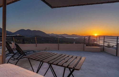 Tourloti Maison | The Lookout in Mirsini - Roof Terrace - AC - WIFI