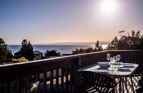 Coles Bay Maison | The Lookout ~ Large family house with views
