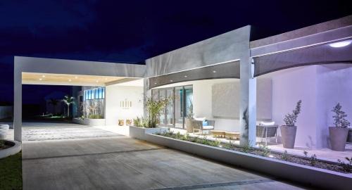 Smith's Hôtel | The Loren at Pink Beach