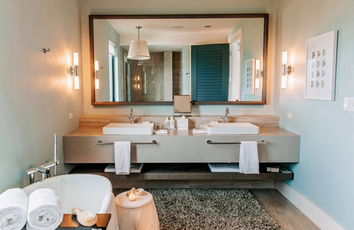 Smith's Hôtel | The Loren at Pink Beach