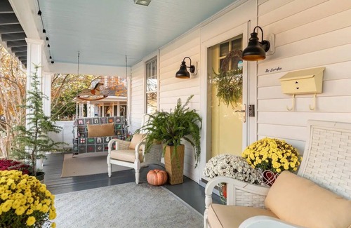 Waynesboro Maison | The Loriann , A Boutique Stay in a 1940's Home. New Sleep Number Bed!