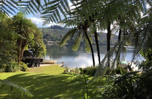 Okere Falls Cottage | Le Love Shack Luxury Lake Edge Escape.