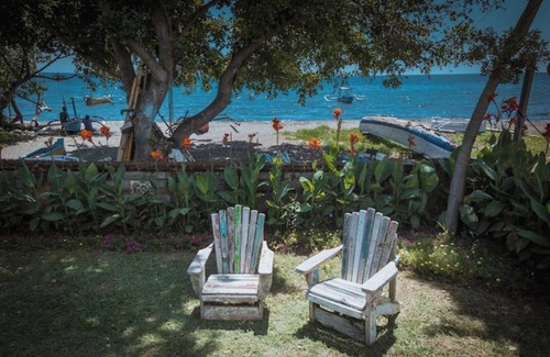 Dencarik Cabine | ❤ The loveshack: a romantic beachfront bungalow ❤