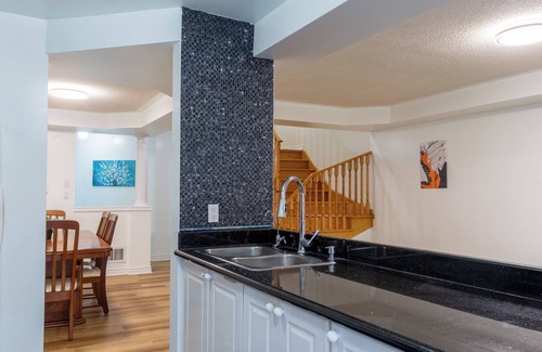 Meadowvale Village Maison | The Loving Lodge