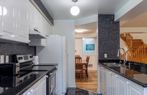 Meadowvale Village Maison | The Loving Lodge