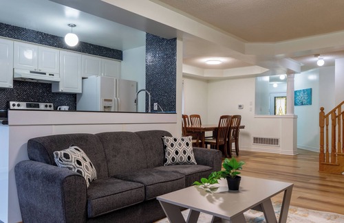 Meadowvale Village Maison | The Loving Lodge