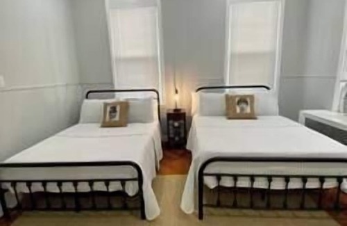 McGinley Square Appartement | The Luna Apartment!