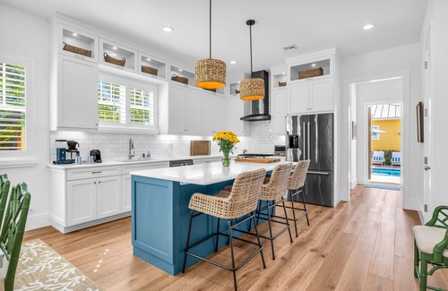 Grandview Heights Maison | The Luxe Sunshine Villa w/ *Private Pool House*