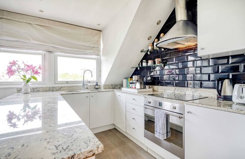 Little Venice Appartement | The Luxury 'Treehouse' One bed Little Venice- by Out of Office Lifestyle