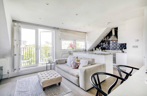 Little Venice Appartement | The Luxury 'Treehouse' One bed Little Venice- by Out of Office Lifestyle