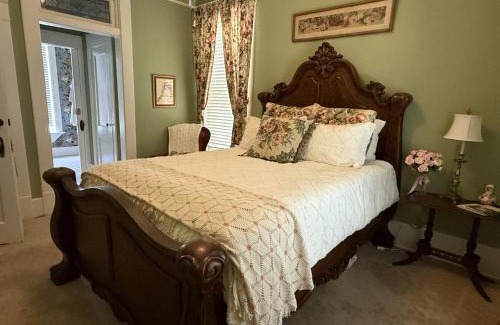 Guthrie Maison | The Lynnie Ann at The Judges Chamber