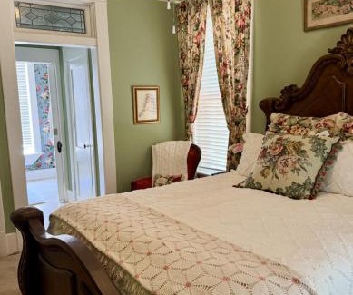 Guthrie Maison | The Lynnie Ann at The Judges Chamber