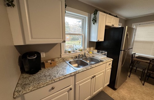 Batesville Maison | The Lyon’s Den- Boutique bungalow in the heart of Batesville, Arkansas