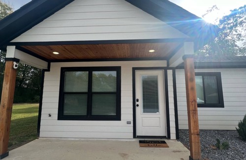 Jonesville Maison | “The Magnolia Inn” A comfortable, clean, & cozy stay