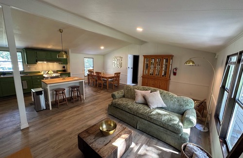 Silver Springs Maison | The Magnolia Lake House