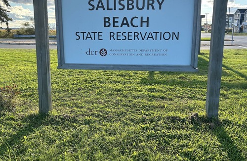 Salisbury Maison | The Main House at 175-1 minute drive to beach