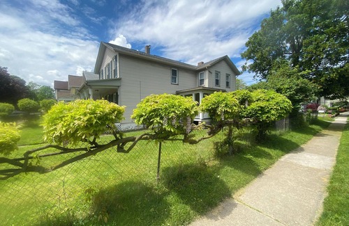 Corn Hill Maison | The Manor at Corn Hill: A spacious 6BR house in historic downtown Rochester